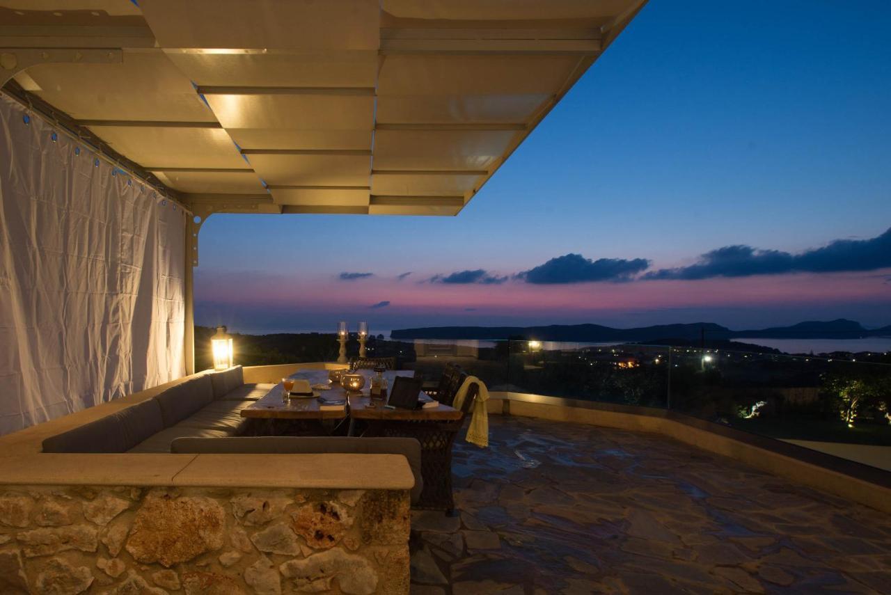 Pyleanblue Villa *